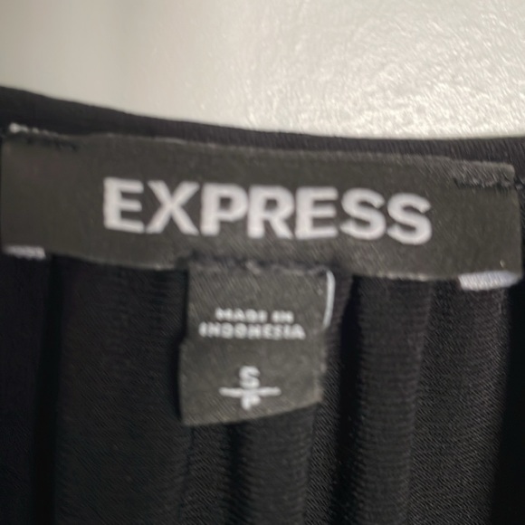 Women’s Express Top  Size Small/Petite Excellent Condition $15 Black - Picture 3 of 3